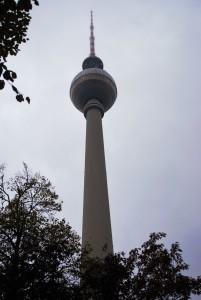 Den Turm sehen wir, wenn wir vor die Haustür gehen